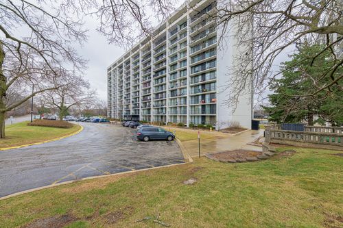 801-2015 S Finley Rd, Lombard, IL, 60148-4850 | Card Image