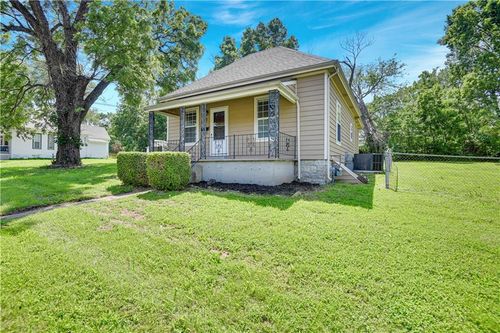 320 Allcutt Ave, Bonner Springs, KS, 66012-1502 | Card Image