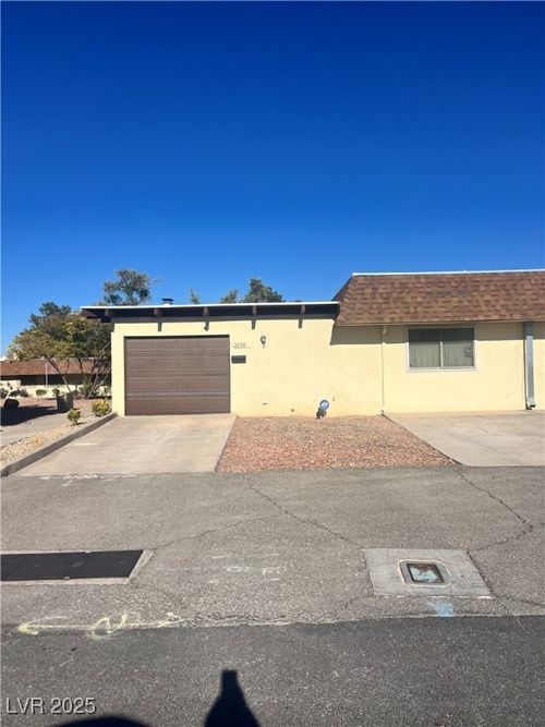 2630 Heritage Cir, Las Vegas, NV, 89121-1207 | Card Image