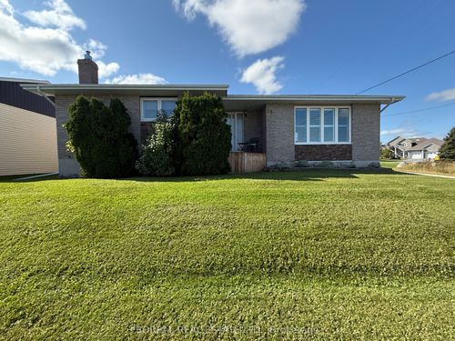 35 Eighteenth Ave, Cochrane, ON, P0L1C0 | Card Image