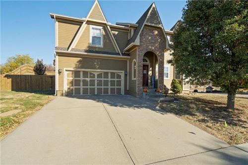 17924 Sunset Drive, Weston, MO, 64098 | Card Image