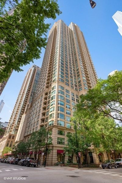 705 - 25 E Superior Street, Condo with 1 bedrooms, 1 bathrooms and 1 parking in Chicago IL | Image 1