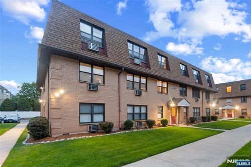 29 N End Dr, Secaucus, NJ, 07094-4048 | Card Image