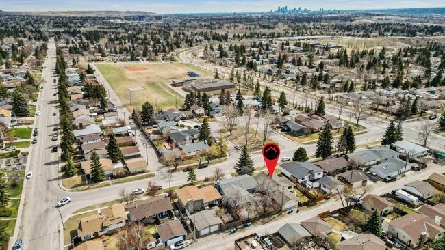 6423 Silver Ridge Drive Nw, Home with 4 bedrooms, 2 bathrooms and 4 parking in Calgary AB | Image 20