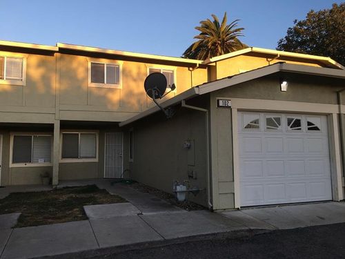 102-80 Portola Way, Tracy, CA, 95376-2166 | Card Image