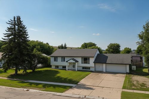55 Centennial Dr, Fort Mcmurray, AB, T9H1J2 | Card Image