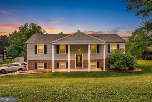 20 Oak Dr, Mount Wolf, PA, 17347-9747 | Card Image