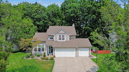 5294 Glenwood Crk, Clarkston, MI, 48348-4841 | Card Image