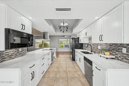 9433 W Hutton Dr, Sun City, AZ, 85351-1461 | Card Image