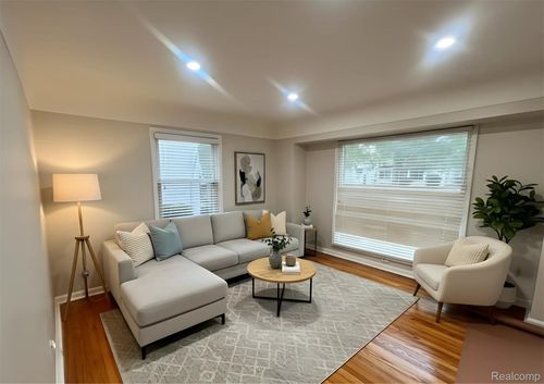 19445 Montrose St, Detroit, MI, 48235-2314 | Card Image