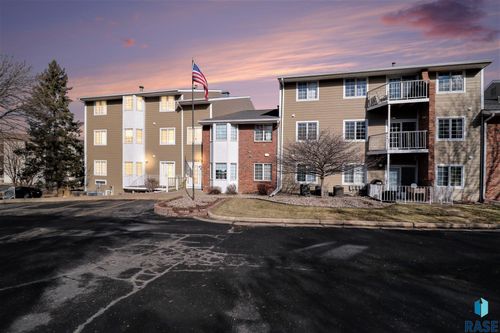 207-1104 W 57th St Street, Sioux Falls, SD, 57108 | Card Image
