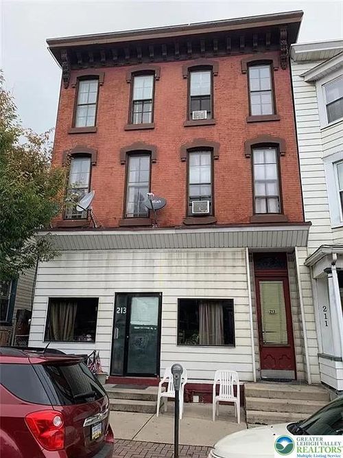 213 W Broad St, Tamaqua, PA, 18252-1835 | Card Image