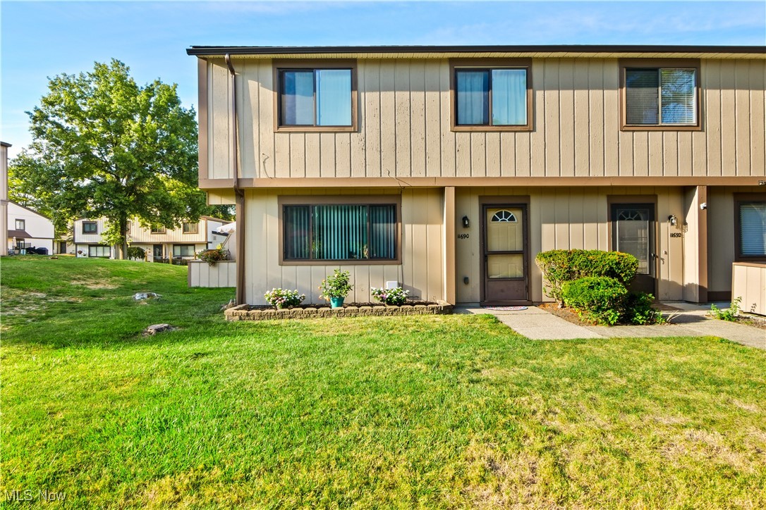 Harbour Light Dr, North Royalton, OH 44133