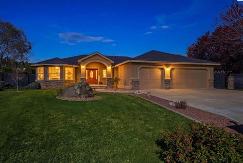 7239 W 15th Ave, Kennewick, WA, 99338-1221 | Card Image