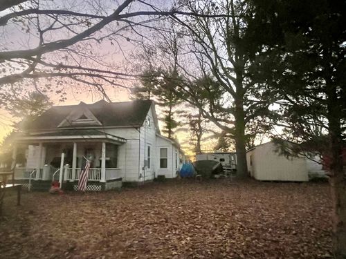 306 S Howard St, Newman, IL, 61942-9703 | Card Image