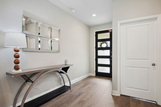 Entry/foyer | Image 35