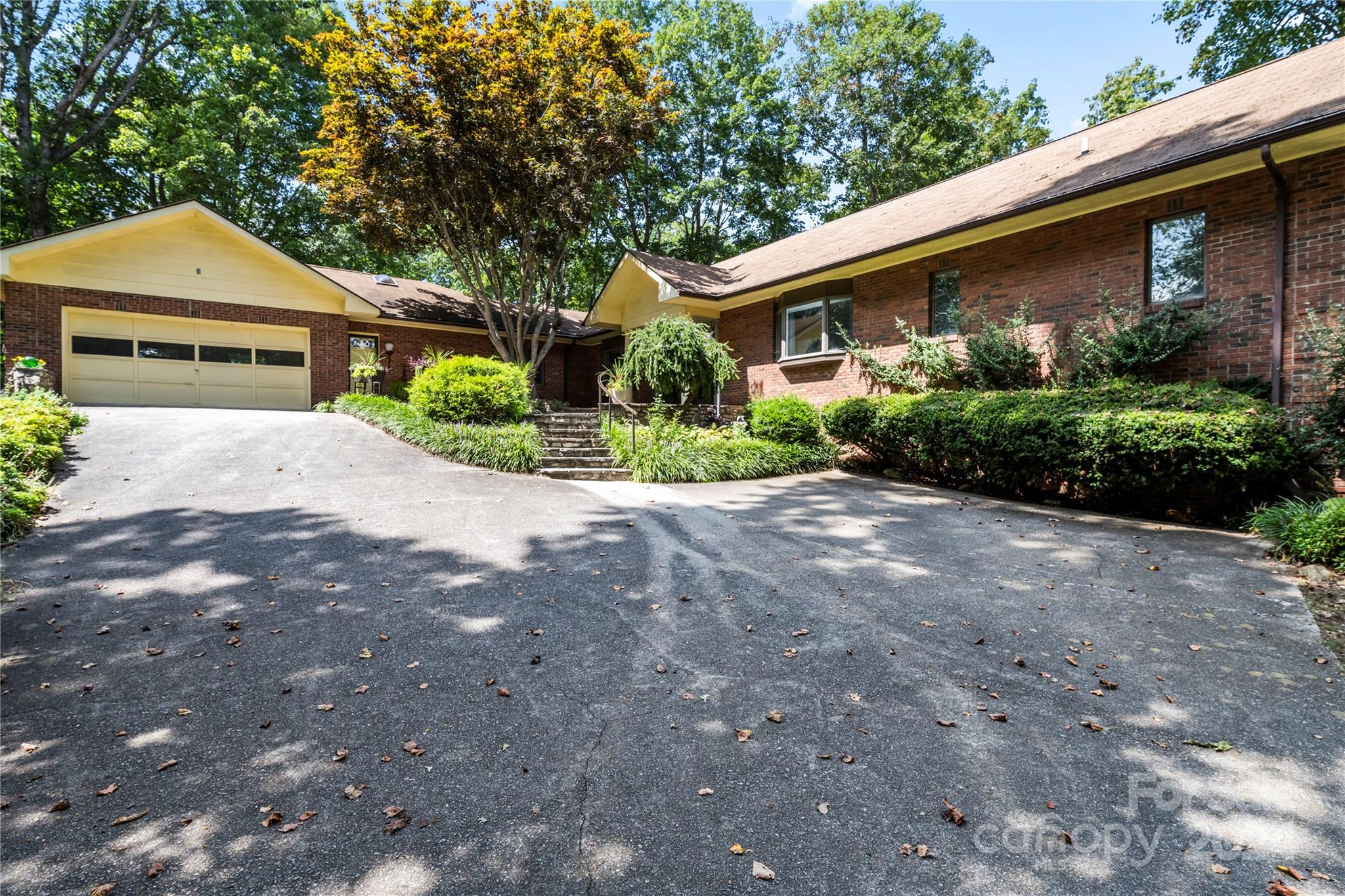Crum Dr, Lake Junaluska, NC 28745