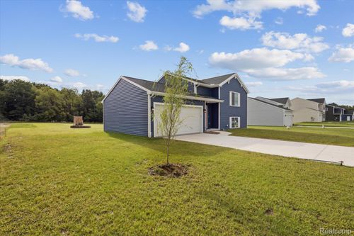 7858 Sierra Dr, Belding, MI, 48809-8520 | Card Image
