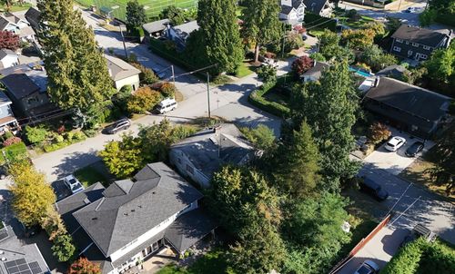 2405 Lloyd Ave, North Vancouver, BC, V7P2P6 | Card Image