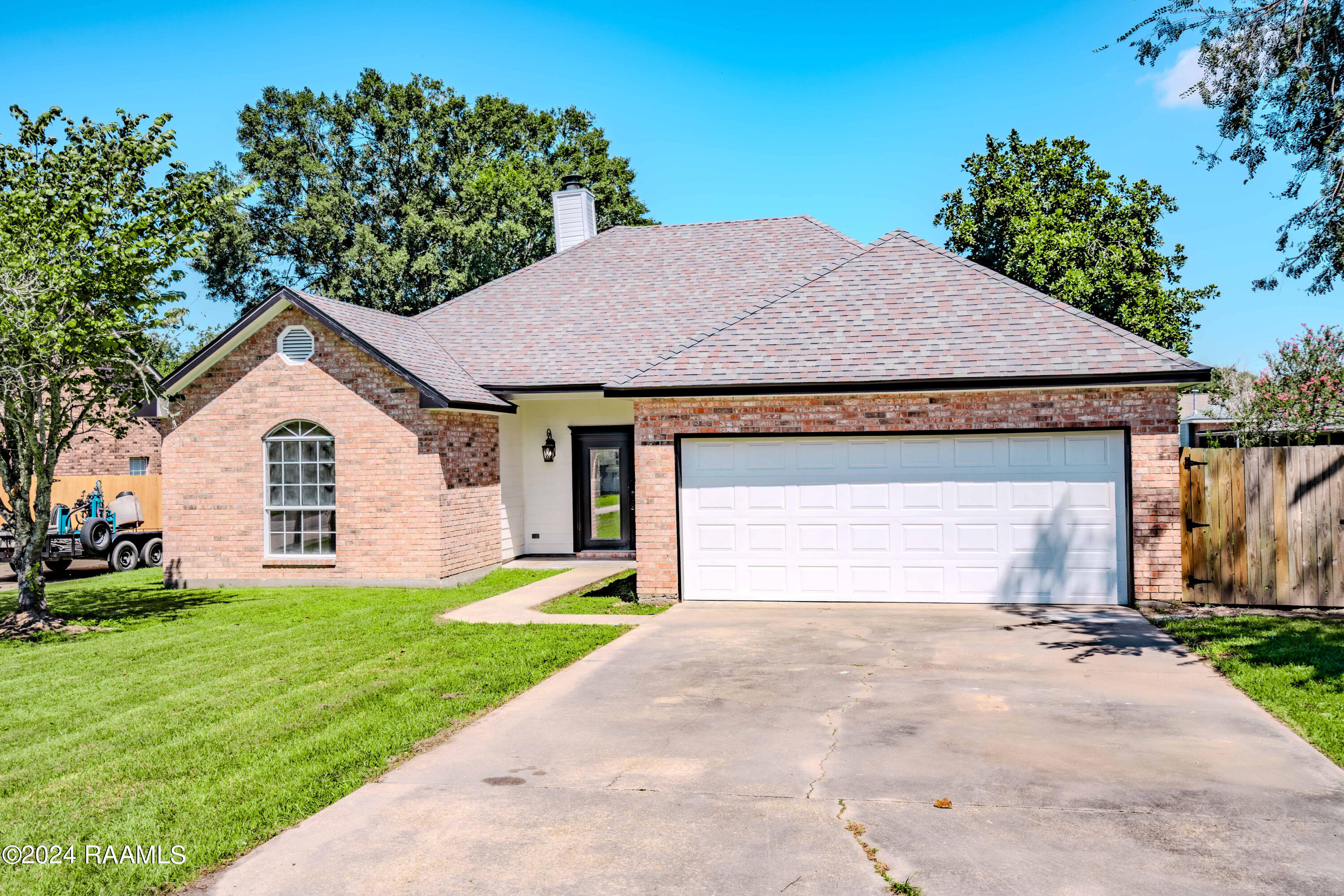 208 Longleaf Drive, For Sale in Broussard Zoocasa