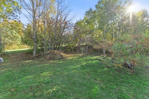 26 Asas Way, North Bennington, VT, 05257-4422 | Card Image