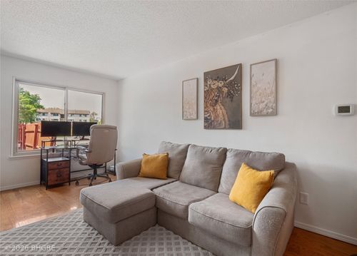 983 10th Ave Nw, Altoona, IA, 50009-9575 | Card Image