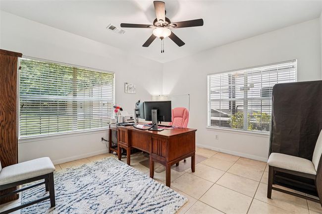 Light-filled separate study is located off the kitchen and breakfast area. | Image 27