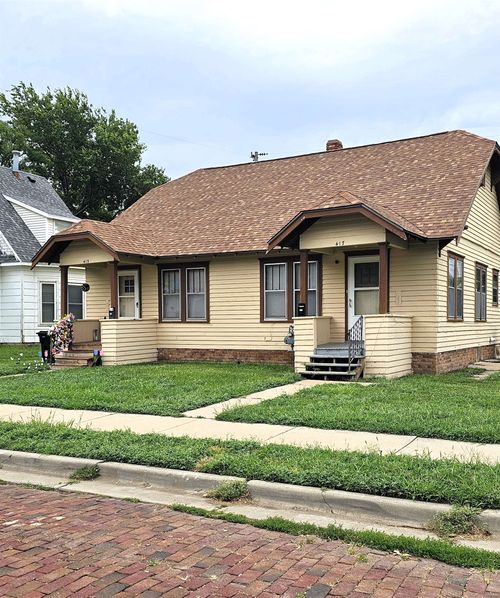 417-415-417 Putnam Ave, Salina, KS, 67401-4041 | Card Image