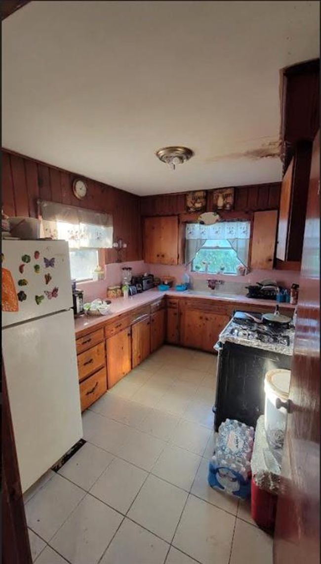 3310 Wisconsin St, House other with 4 bedrooms, 2 bathrooms and null parking in Baytown TX | Image 5