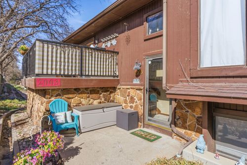 2421 S Yellowstone St, Wichita, KS, 67215-1522 | Card Image