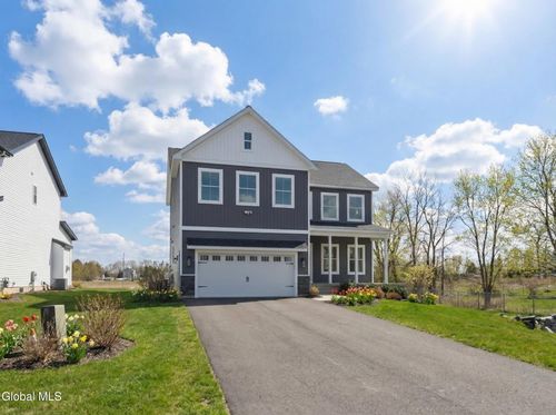 8 Royal Ct, Cohoes, NY, 12047-5060 | Card Image