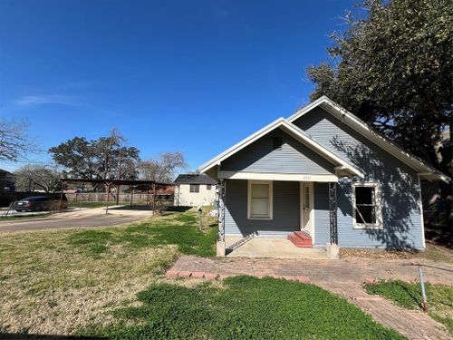 220 S Tesch St, Bellville, TX, 77418-2332 | Card Image