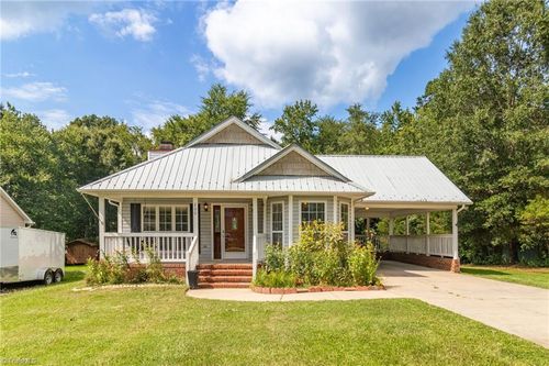200 Rebecca Dr, Thomasville, NC, 27360-4446 | Card Image