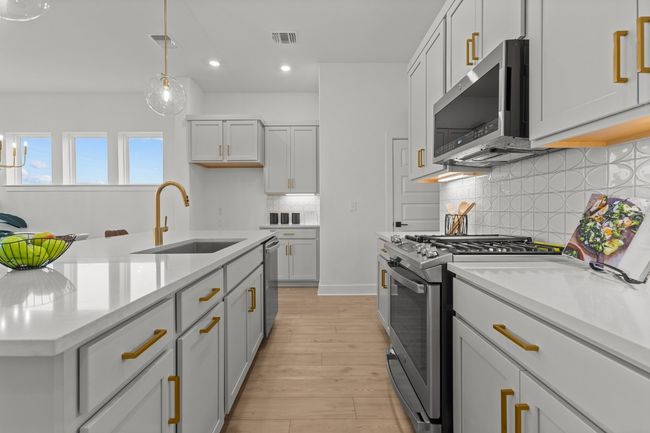 Kitchen (Staged) | Image 5