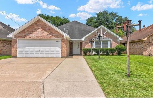 1119 Meadowvale Dr, Beaumont, TX, 77706-3882 | Card Image