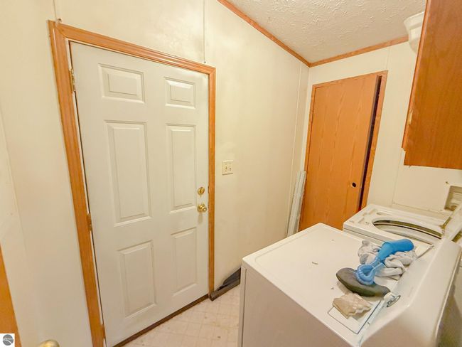 299 Cloverleaf Ln, House other with 3 bedrooms, 2 bathrooms and null parking in Houghton Lake MI | Image 21