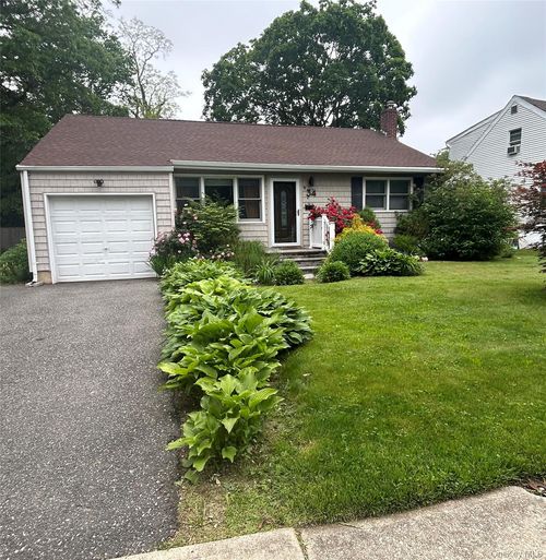 34 Woodhull Rd, Huntington, NY, 11743-3728 | Card Image