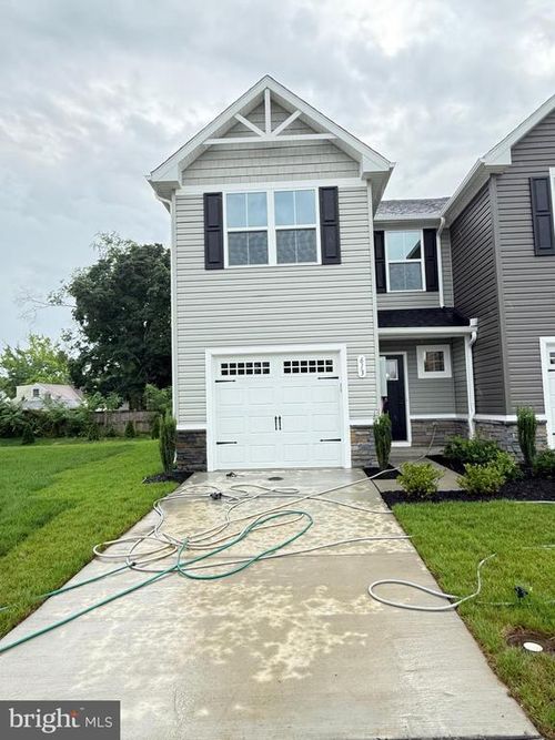 613 N Laurelwood Cir, WINCHESTER, VA, 22601-5758 | Card Image