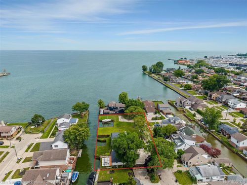 22505 Beach St, Saint Clair Shores, MI, 48081-2342 | Card Image