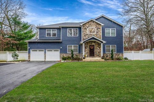 152 Wood Rd, Centereach, NY, 11720-1622 | Card Image
