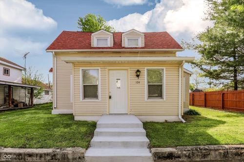 104 S Broad St, Mooreland, IN, 47360-9565 | Card Image