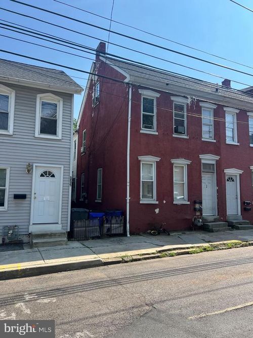 354 Beech St, Pottstown, PA, 19464-5653 | Card Image