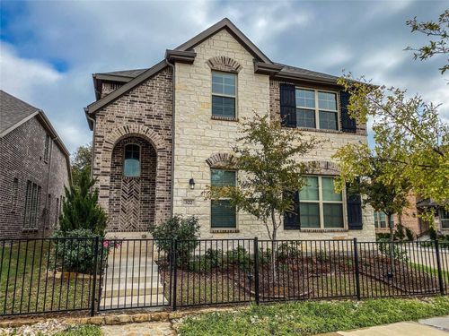 322 Julia Ln, Euless, TX, 76040-4698 | Card Image