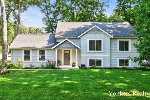 4005 Bullseye Ln, Dorr, MI, 49323-9105 | Card Image