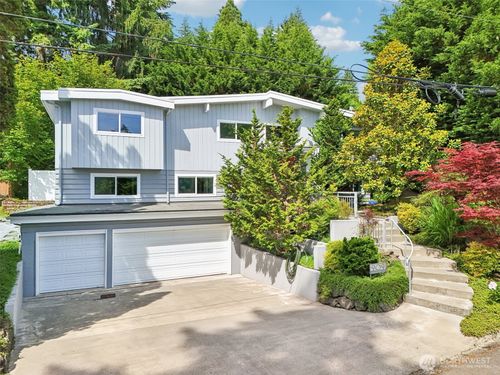 909 110th Ave Se, Bellevue, WA, 98004-6812 | Card Image