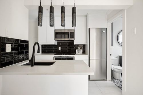 213-1940 Barclay St, Vancouver, BC, V6G1L3 | Card Image