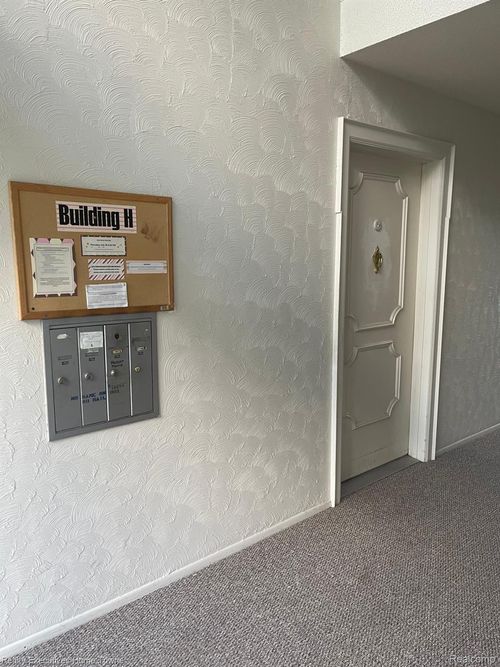 78-13920 Camelot Dr, Sterling Heights, MI, 48312-2445 | Card Image