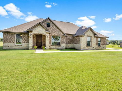 105 Lucy Kirk Ln, Springtown, TX, 76082-1200 | Card Image