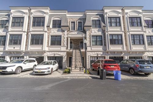 19 Marquis Ct, Edgewater, NJ, 07020-2900 | Card Image