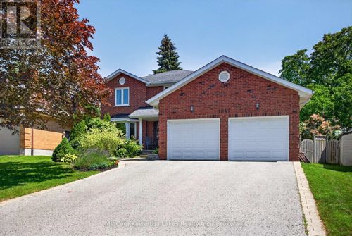 1947 Parkwood Cir, Peterborough, ON, K9J8C9 | Card Image